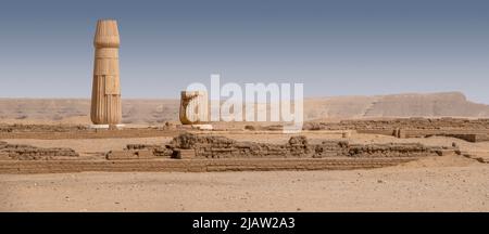 Le temple d'Aton appelé le 'Mansion d'Aton à Akhetaton' avec sa colonne de répliques, Tell el-Amarna, Moyenne Égypte Banque D'Images