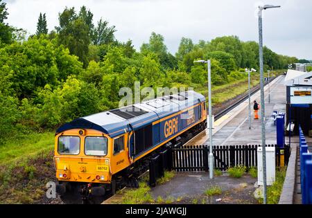 GBRF Class 66752 The Hoosier State on Crew change à la gare ferroviaire d'Eaglescliffe, Stockton on Tees, Cleveland, Angleterre Banque D'Images