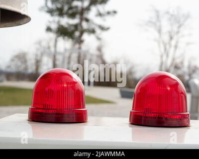 Lampes du système de sécurité. Ampoules rouges Banque D'Images