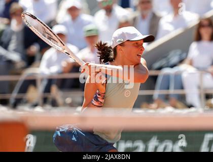 Paris, France, le 1st juin 2022. Joueur de tennis polonais IGA Swiatek en action au tournoi de tennis Open 2022 de Roland Garros le mercredi 01 mai 2022., © Juergen Hasenkopf / Alay Live News Banque D'Images