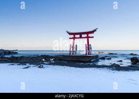 Longue exposition hiver matin vue sur le sanctuaire de Konpira porte torii Banque D'Images