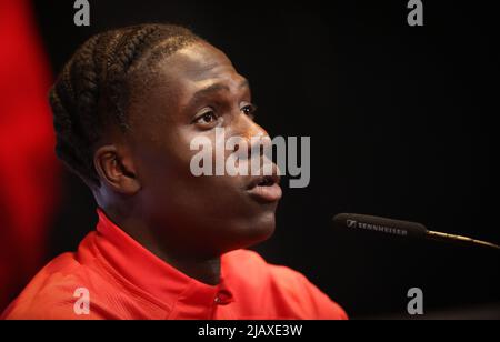 Amadou Onana de Belgique photographié lors d'une conférence de presse de l'équipe nationale belge, les Red Devils, mercredi 01 juin 2022 à Tubize, lors des préparatifs des prochains matchs de la Ligue des Nations de l'UEFA. BELGA PHOTO VIRGINIE LEFOUR Banque D'Images