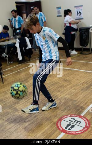 LONDRES, ROYAUME-UNI. JUIN 1st l'Argentine joue avec le ballon avant la Conmebol - UEFA Cup of Champions Finalissima entre l'Italie et l'Argentine au stade Wembley, Londres, le mercredi 1st juin 2022. (Credit: Federico Maranesi | MI News) Credit: MI News & Sport /Alay Live News Banque D'Images