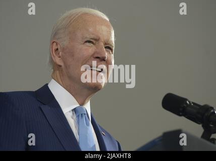 Washington, États-Unis. 01st juin 2022. Le président Joe Biden parle lors d'une cérémonie de passation de commandement de la Garde côtière américaine à titre d'ADM. Karl L. Schultz est soulagé par ADM. Linda Fagan en tant que commandant de la Garde côtière américaine, au siège de la Garde côtière américaine à Washington, DC, mercredi, 1 juin 2022. Photo de Bonnie Cash/UPI Credit: UPI/Alay Live News Banque D'Images