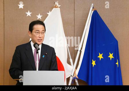 Tokyo, Japon. 01st juin 2022. Le Premier ministre japonais Fumio Kishida fait ses remarques liminaires lors du concert de charité UE-Japon organisé par la délégation de l’Union européenne au Japon. Le concert visait à montrer son soutien à l'Ukraine à Tokyo et à poursuivre l'aide au pays touché par l'agression russe. Crédit : SOPA Images Limited/Alamy Live News Banque D'Images