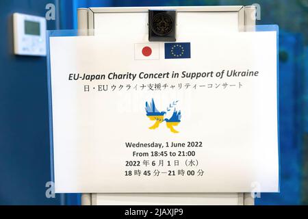 Tokyo, Japon. 01st juin 2022. Signe du concert de charité UE-Japon en faveur de l'Ukraine organisé par la délégation de l'Union européenne au Japon à Tokyo. Le concert visait à montrer son soutien à l'Ukraine à Tokyo et à poursuivre l'aide au pays touché par l'agression russe. (Photo de Stanislav Kogiku/SOPA Images/Sipa USA) crédit: SIPA USA/Alay Live News Banque D'Images