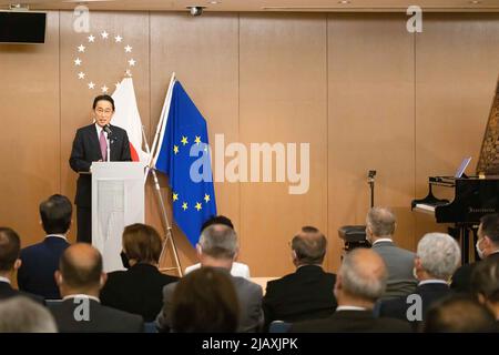 Tokyo, Japon. 01st juin 2022. Le Premier ministre japonais Fumio Kishida fait ses remarques liminaires lors du concert de charité UE-Japon organisé par la délégation de l’Union européenne au Japon. Le concert visait à montrer son soutien à l'Ukraine à Tokyo et à poursuivre l'aide au pays touché par l'agression russe. (Photo de Stanislav Kogiku/SOPA Images/Sipa USA) crédit: SIPA USA/Alay Live News Banque D'Images