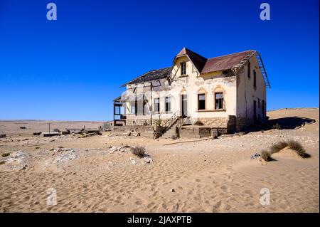 maison abandonnée remplie de sable du désert dans kolmanskop, namibie Banque D'Images