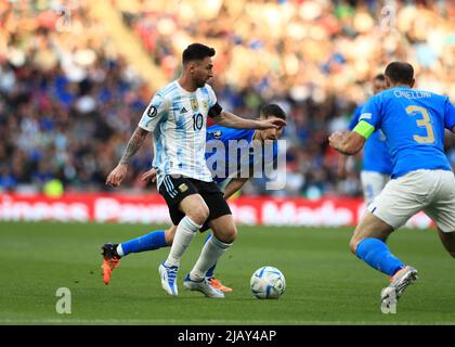 Londres, Royaume-Uni. 1st juin 2022; Stade Wembley, Londres, Angleterre : coupe DES CHAMPIONS CONBEMOL-UEFA - FINALISSIMA, Italie contre l'Argentine: Lionel Messi de l'Argentine défié par Jorginho de l'Italie crédit: Action plus Sports Images/Alamy Live News Banque D'Images