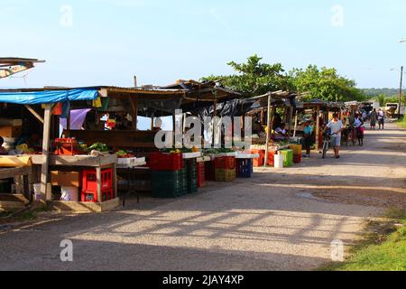 PUNTA GORDA, BELIZE - 18 SEPTEMBRE 2015 marché temporaire sur le front de mer Banque D'Images