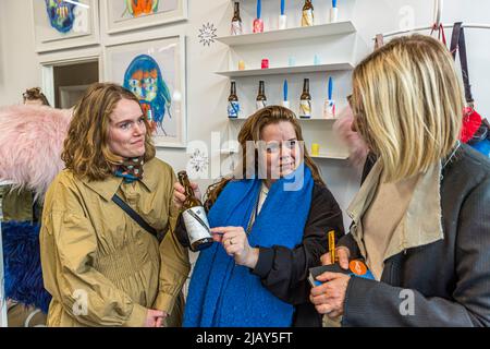 Lady Brewery fête avec des designers à Reykjavik, en Islande Banque D'Images