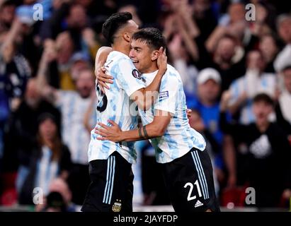 Paulo Dybala en Argentine célèbre le troisième but de son équipe lors du match de Finalissima 2022 au stade Wembley, Londres. Date de la photo: Mercredi 1 juin 2022. Banque D'Images