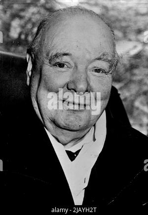 La RT. L'honorable sir Winston Churchill, C.P., O.M., C.H., député: Churchill plein visage: Le sourire paternaliste de la bonté et de la sagesse cache le défi et la résolution acidulée qui ont caractérisé le Churchill de la Seconde Guerre mondiale - Cette photographie de Sir Winston a été prise en janvier 1953, lors de sa visite à Washington. 25 mai 1954. (Photo par Camera Press). Banque D'Images