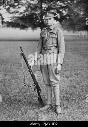 Annulation de la visite de Prince George en Australie et en Nouvelle-Zélande. Le duc de Gloucester à prendre sa place. Incidents dans la vie du duc de Gloucester. Prince Henry au collège Eton O.T.C. Manœuvres dans le parc Windsor. 23 mai 1916. (Photo par Sports & General Press Agency Limited). Banque D'Images