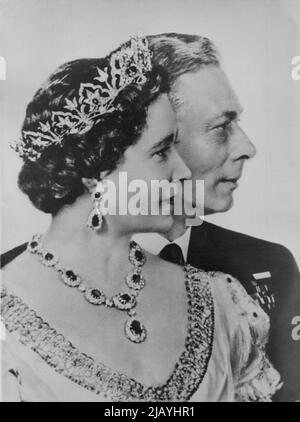 Le roi George et la reine Elizabeth célèbrent le mariage d'argent -- Une nouvelle Dorothy fanant photo de leurs Majestés le roi George VI et la reine Elizabeth qui sur 26 avril 1948. Fêtait leur anniversaire de mariage en argent. 03 mai 1948. (Photo par photo de presse associée). Banque D'Images