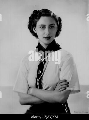 Un nouveau portrait de HRH la princesse Margaret, portant l'uniforme du garde-mer. 25 juillet 1949. (Photo de Dorothy Wilding). Banque D'Images