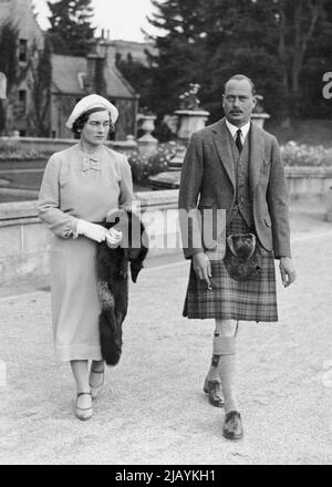 Engagement royal : le duc de Gloucester au mercredi -- le duc de Gloucester a photographié avec son fiancé, à Balmoral. 23 septembre 1935. (Photo par le temps) Banque D'Images