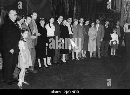 Finlay Currie, Mandy Miller, Kenneth More, Richard Basehart, Dennis O'Keefe, Glynis Johns, Gloria Grahame, John Ireland, Joanne Dru, Jack Hawkins, Jeanne Crain, Alec Guinness, Kay Kendall, Muriel Pavlow, Dirk Bogarde, George Cole, John Whiteley, Richard. 05 novembre 1953. Banque D'Images