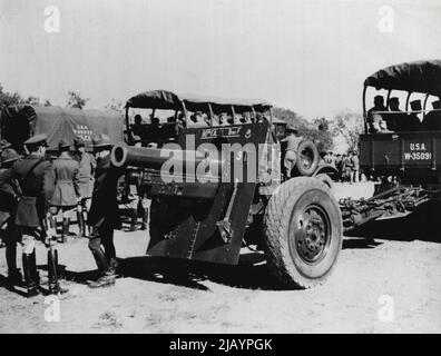 155mm Howitzer - dossier de guerre des armes à feu. 21 décembre 1942. (Photo d'ACME). Banque D'Images