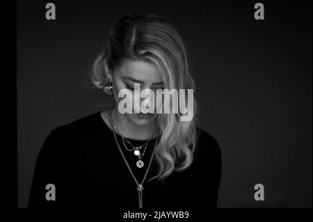 Fairfax, États-Unis d'Amérique. 01st juin 2022. L'actrice Amber Heard quitte le palais de justice du comté de Fairfax à la suite des verdicts de son procès contre Johnny Depp à Fairfax, Virginie, mercredi, 1 juin 2022. Crédit: Rod Lamkey/CNP/Sipa USA crédit: SIPA USA/Alay Live News Banque D'Images