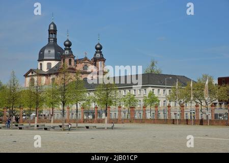 Bibliothèque universitaire avec église jésuite à Mannheim, Hesse, Allemagne Banque D'Images