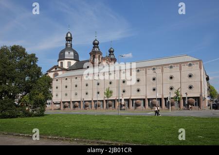 Bibliothèque universitaire avec église jésuite à Mannheim, Hesse, Allemagne Banque D'Images