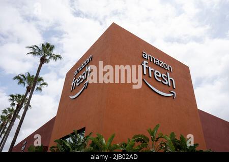 L'épicerie fraîche d'Amazone à Irvine, Californie, vu dimanche, 8 mai 2022. Amazon Fresh est une filiale de la société de commerce électronique Amazon.com. Banque D'Images