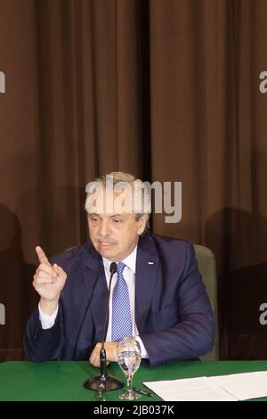 Buenos Aires, Argentine. 01st juin 2022. Le Président de la Nation Alberto Fernández a participé à l'acte de la Confédération des syndicats industriels de la République Argentine à l'anniversaire 77th de la fondation de l'Union de la mécanique et du transport automobile allié (SMATA, dans son acronyme espagnol) (photo par Esteban Osorio/Pacific Press) Credit: Pacific Press Media production Corp./Alamy Live News Banque D'Images