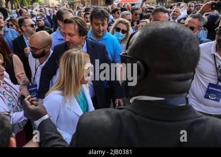 Palerme, Italie. 01st juin 2022. Le chef de Fratelli d'Italia Giorgia Meloni sur la Piazza Verdi à Palerme. (Photo par Antonio Melita/Pacific Press) crédit: Pacific Press Media production Corp./Alay Live News Banque D'Images