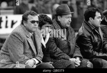 Liviu Colceriu, responsable du football roumain, avec les entraîneurs Ion (Mielu) Voica et Angelo Niculescu, environ 1974 Banque D'Images