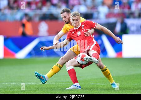 Wroclaw. 1st juin 2022. Pawel Buksa (avant) de Pologne contrôle le ballon pendant la Ligue des Nations de l'UEFA Un match du Groupe 4 entre la Pologne et le pays de Galles à la Tarczynski Arena de Wroclaw, Pologne sur 1 juin 2022. Credit: Lukasz Sobala/Xinhua/Alamy Live News Banque D'Images