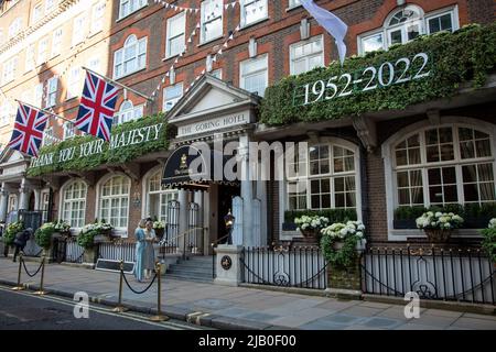 Londres, Royaume-Uni. IST juin 2022. "Merci à votre Majesté" est écrit sur le devant de l'hôtel Goring à Westminster pour marquer le Jubilé de platine de la Reine. Credit: Kiki Streitberger / Alamy Live News Banque D'Images