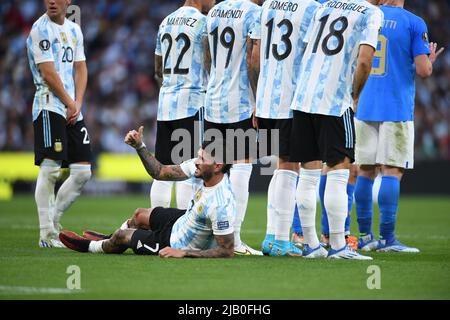 Rodrigo de Paul (Argentine) lors du match de l'UEFA Champions League entre l'Italie 0-3 Argentine au stade Wembley sur 1 juin 2022 à Londres, en Angleterre. Credit: Maurizio Borsari/AFLO/Alay Live News Banque D'Images