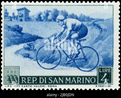 Cycliste sur un timbre-poste de Saint-Marin de 1953 Banque D'Images