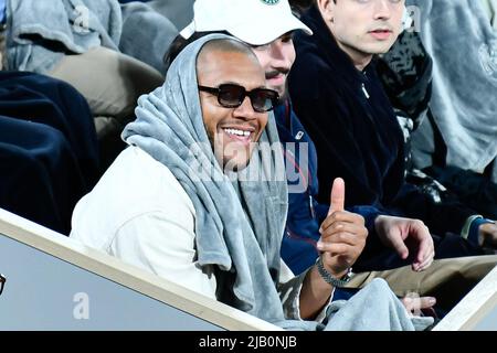 Paris, France. 01st juin 2022. Ciryl Gane participe à la demi-finale de l'Open de France entre Novak Djokovic et Rafael Nadal, Grand tournoi de tennis de Slam sur 31 mai 2022 au stade Roland-Garros à Paris, France - Credit: Victor Joly/Alamy Live News Banque D'Images