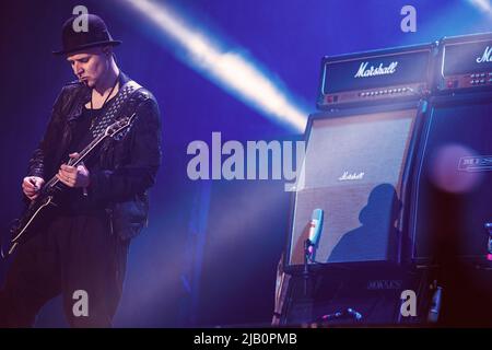 Martin Ace Kent se produit à Rome avec son groupe Skunk Anansie. Banque D'Images