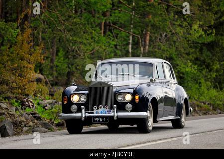 Rolls Royce Silver Cloud III année 1965 sur Ascension Day rallye de voitures vintage par AHS Ry, route 104, Fiskars, Finlande. 26 mai 2022. Banque D'Images