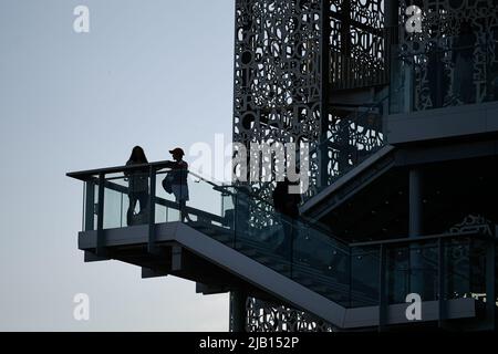 Ambiance avec le court central de Philippe Chatrier depuis l'extérieur lors de l'Open de France, tournoi de tennis du Grand Chelem sur 31 mai 2022 au stade Roland-Garros à Paris, France - photo: Victor Joly/DPPI/LiveMedia Banque D'Images