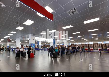 Bergame, Italie - 23 mars 2022: Terminal de l'aéroport Orio Al Serio de Bergame (BGY) en Italie. Banque D'Images