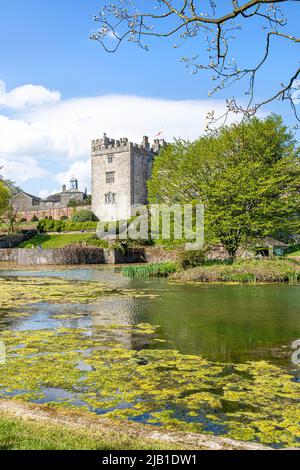 Le lac au château de Sizergh dans le district des lacs anglais près de Kendal, Cumbria, Angleterre Banque D'Images