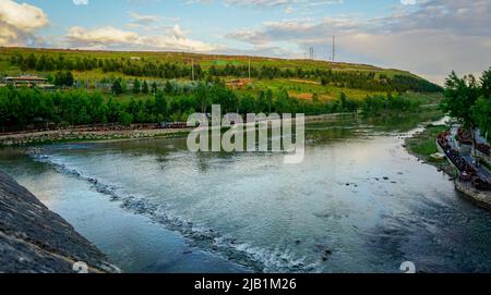 8 mai 2022 Diyarbakir Turquie. Dix yeux ongozlu pont sur la rivière Dicle à Diyarbakir Banque D'Images