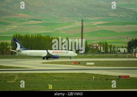 7 mai 2022 Ankara Turquie. Le Boeing à réaction d'Anadolu se prépare à partir de l'aéroport d'Esenboga Banque D'Images