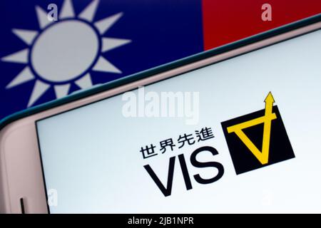 Kumamoto, JAPON - août 16 2021 : le logo de vis(Vanguard International Semiconductor Corporation), un fournisseur de services de fonderie IC taïwanais, sur iPhone Banque D'Images