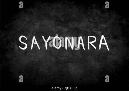 Mot-clé « Sayonara » par écriture blanche craie sur tableau noir. La surface du tableau noir est poudreuse et rugueuse. Sayonara signifie Au revoir en japonais Banque D'Images