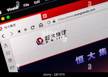 Kumamoto, JAPON - septembre 17 2021 : logo du Groupe Evergrande (ou du Groupe Evergrande Real Estate, anciennement Groupe Hengda) sur son site Internet sur iPad. Banque D'Images