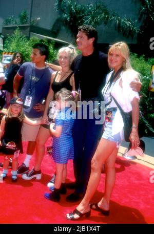 Universal City, Californie, États-Unis 15th juin 1996 l'acteur Jeremy Jackson, l'acteur David Hasseloff et la famille et l'actrice Gena Lee Nolin assistent au Jurassic Park The Ride Opening à Universal Studios Hollywood sur 15 juin 1996 à Universal City, Californie, États-Unis. Photo par Barry King/Alay stock photo Banque D'Images