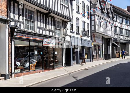 Boutiques sur Mardol Road près du pont gallois, Shrewsbury, Shropshire, Angleterre, Royaume-Uni. Banque D'Images