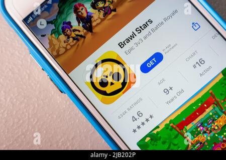 Brawl Stars, arène de combat en ligne multijoueur et jeu vidéo de 3rd héros par la société finlandaise de jeux vidéo Supercell, dans l'App Store sur iPhone Banque D'Images