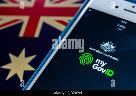 MyGovID, l'application du gouvernement australien qui permet aux utilisateurs de s'authentifier auprès des sites Web du gouvernement australien, sur iPhone, sur le drapeau australien Banque D'Images