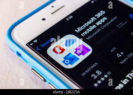 Kumamoto, JAPON - janvier 20 2022 : applications mobiles Microsoft 365 dans l'App Store sur iPhone. Microsoft 365 (anciennement Office 365) est un abonnement de Microsoft Banque D'Images